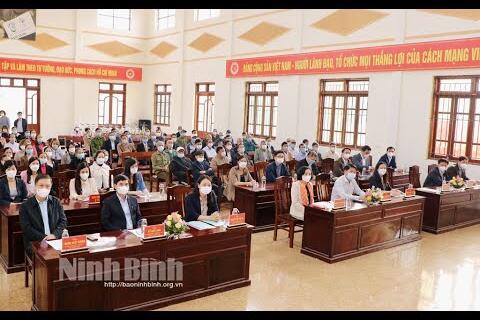 Các đồng chí lãnh đạo dự ngày hội "Đại đoàn kết toàn dân tộc" năm 2021 tại thôn Cách Tâm, xã Chính Tâm, huyện Kim Sơn