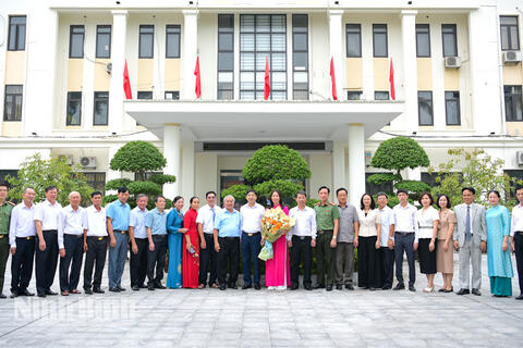 Gặp mặt Đoàn đại biểu Ủy ban Đoàn kết Công giáo tỉnh dự Đại hội thi đua toàn quốc biểu dương người tốt, việc tốt trong đồng bào Công giáo lần thứ VI