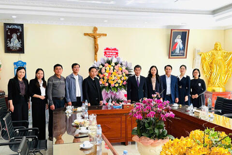 Đoàn đại biểu Ủy ban MTTQ Việt Nam tỉnh thăm, chúc mừng các tổ chức công giáo tiêu biểu trên địa bàn tỉnh nhân dịp Lễ Giáng sinh năm 2025