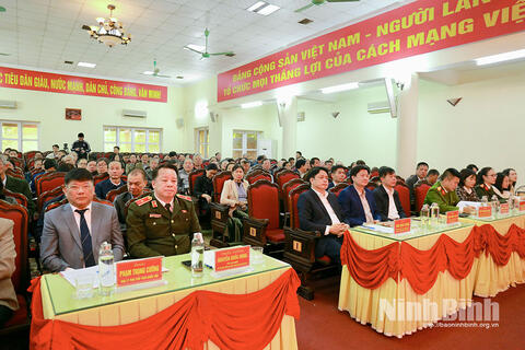 Các ứng cử viên đại biểu Quốc hội khoá XVI và đại biểu HĐND tỉnh nhiệm kỳ 2026-2031 tiếp xúc cử tri