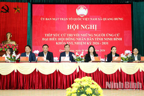 Đồng chí Phó Bí thư Tỉnh ủy, Chủ tịch HĐND tỉnh Lê Quốc Chỉnh và những người ứng cử đại biểu HĐND tỉnh khóa XVI tiếp xúc cử tri xã Quang Hưng, Trực Ninh