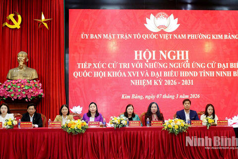 Phó Chủ nhiệm Thường trực Uỷ ban Dân nguyện và Giám sát của Quốc hội Lê Thị Nga và các ứng cử viên ĐBQH, đại biểu HĐND tỉnh tiếp xúc cử tri tại các địa phương