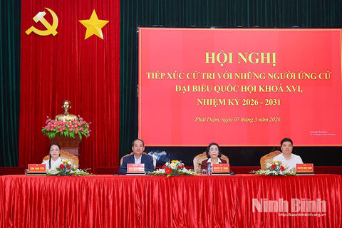 Phó Chủ tịch Quốc hội Nguyễn Thị Thanh và các ứng cử viên đại biểu Quốc hội khóa XVI tiếp xúc cử tri xã Phát Diệm, Lai Thành