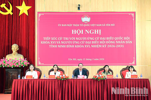 Đồng chí Mai Văn Tuất, Phó Bí thư Tỉnh ủy, Chủ tịch Ủy ban MTTQ Việt Nam tỉnh và các ứng cử viên đại biểu HĐND tỉnh tiếp xúc cử tri xã Yên Mô