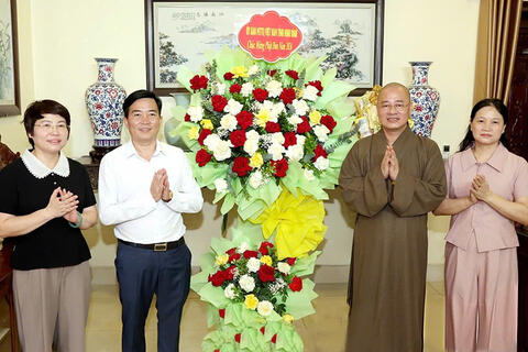 Đoàn đại biểu Ủy ban MTTQ Việt Nam tỉnh thăm, chúc mừng các cơ sở Phật giáo nhân Đại lễ Phật đản 2026