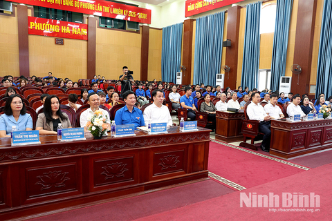 Tọa đàm, tặng quà thân nhân liệt sĩ và trao giải Cuộc thi trực tuyến “Tìm hiểu 60 năm Ngày hy sinh của Mười nữ dân quân pháo phòng không Lam Hạ (1966-2026)”