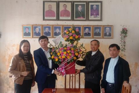 Ủy ban MTTQ Việt Nam huyện Kim Sơn thăm, chúc mừng Lễ Giáng sinh năm 2021