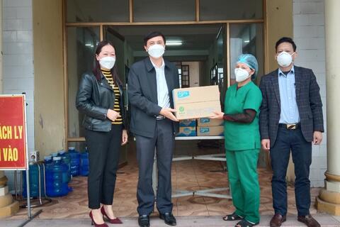 Ủy ban MTTQVN huyện Kim Sơn tiếp nhận và bàn giao nhu yếu phẩm phòng, chống Covid-19