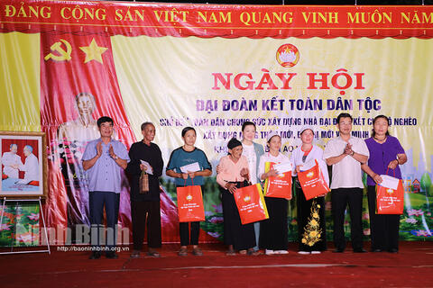 Đồng chí Phó Chủ tịch Ủy ban Trung ương MTTQ Việt Nam dự Ngày hội Đại đoàn kết toàn dân tộc ở bản Ao Lươn, Kỳ Phú, Nho Quan