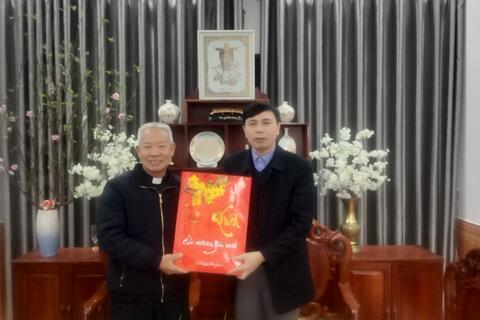 Ủy ban MTTQVN huyện Kim Sơn: thăm, tặng quà các cơ sở tôn giáo nhân dịp Tết Nguyên đán Giáp Thìn 2024