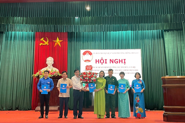 Hội nghị công bố Quyết định về công tác tổ chức, cán bộ cơ quan Uỷ ban MTTQ Việt Nam phường Đông Hoa Lư