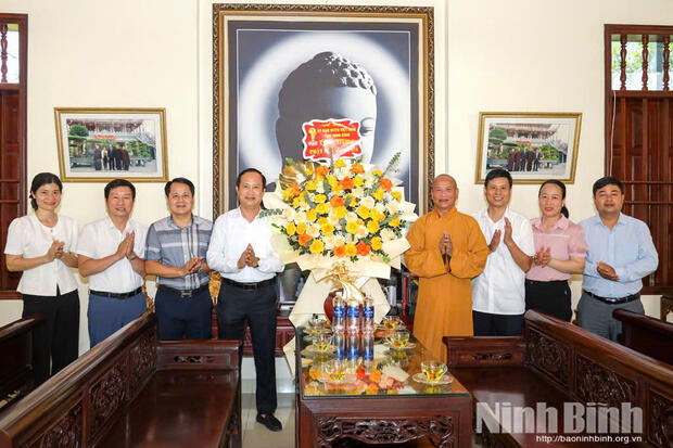 Đoàn đại biểu Ủy ban MTTQ Việt Nam tỉnh thăm, chúc mừng các cơ sở Phật giáo nhân Đại lễ Phật đản 2026