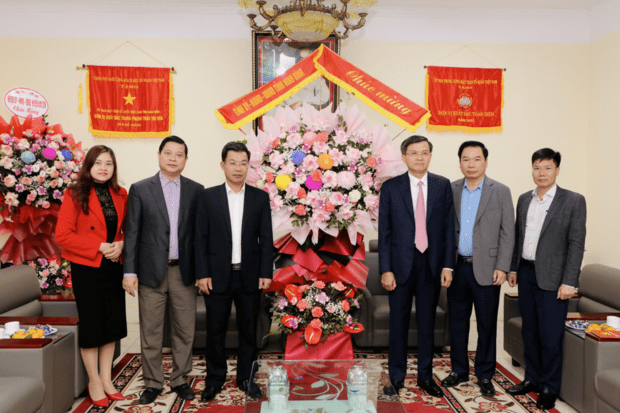Đồng chí Bí thư Tỉnh ủy chúc mừng Ủy ban MTTQ Việt Nam tỉnh nhân kỷ niệm  ngày truyền thống
