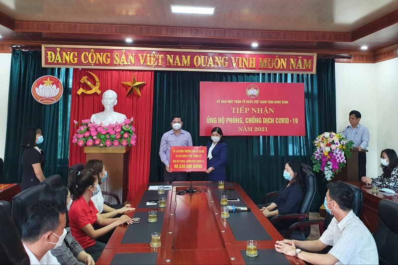 Ủy ban MTTQ Việt Nam tỉnh tiếp nhận ủng hộ phòng, chống dịch COVID-19
