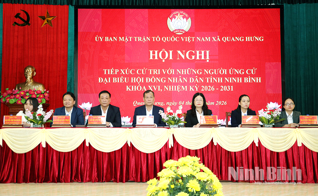 Đồng chí Phó Bí thư Tỉnh ủy, Chủ tịch HĐND tỉnh Lê Quốc Chỉnh và những người ứng cử đại biểu HĐND tỉnh khóa XVI tiếp xúc cử tri xã Quang Hưng, Trực Ninh.