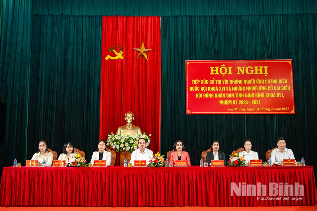 Các ứng cử viên đại biểu Quốc hội khóa XVI và đại biểu HĐND tỉnh khóa XVI tiếp xúc cử tri tại đơn vị bầu cử số 4.