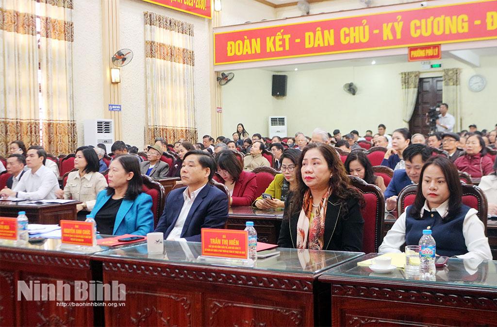 Các đại biểu dự hội nghị tiếp xúc cử tri phường Phủ Lý.