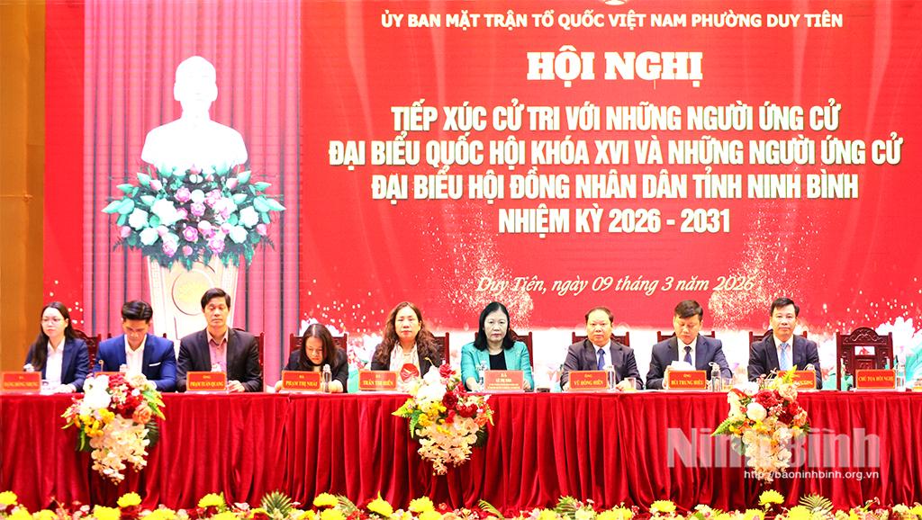Các ứng cử viên đại biểu Quốc hội khóa XVI, đại biểu HĐND tỉnh nhiệm kỳ 2026-2031 tiếp xúc cử tri phường Duy Tiên, Duy Tân.