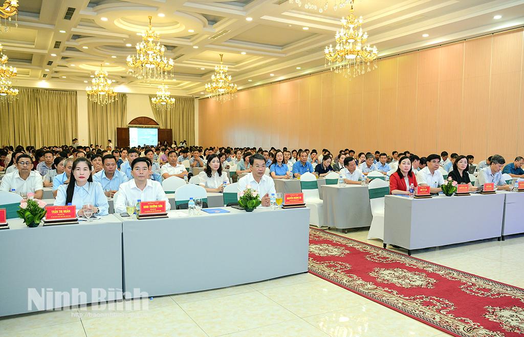 Các đại biểu dự hội nghị.