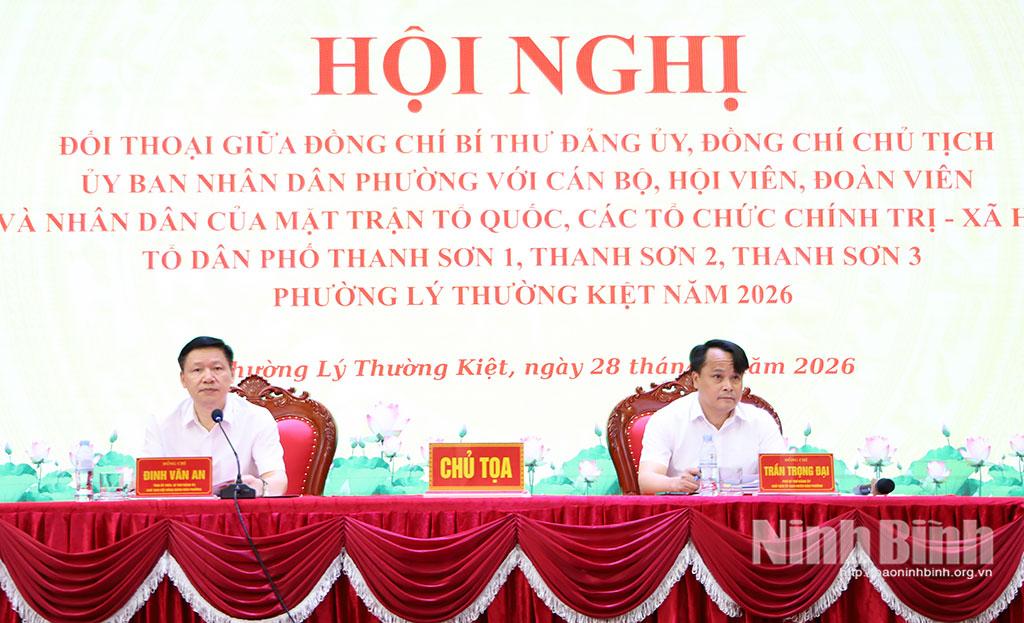 Các đồng chí Chủ tọa hội nghị.