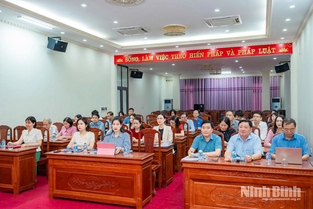 Các đại biểu dự hội nghị.