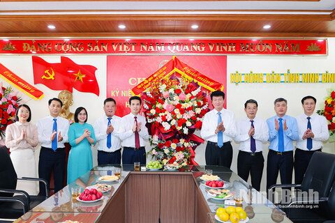 Đồng chí Bí thư Tỉnh ủy Trần Huy Tuấn thăm, chúc mừng Hội Nông dân tỉnh nhân kỷ niệm 96 năm Ngày thành lập Hội Nông dân Việt Nam