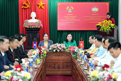 Ban Thường trực Ủy ban MTTQ Việt Nam tỉnh đón tiếp và làm việc với Đoàn cán bộ Mặt trận Lào đến nghiên cứu thực tế tại tỉnh Ninh Bình
