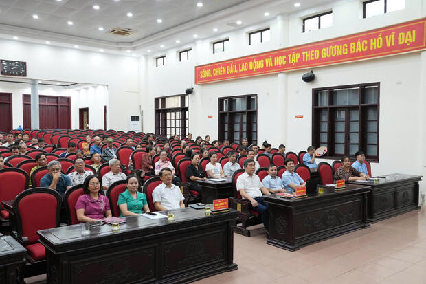 Ủy ban Mặt trận tổ quốc Việt Nam phường Trung Sơn tổ chức tập huấn chuyển đổi số và kỹ năng an toàn thông tin trên không gian mạng.