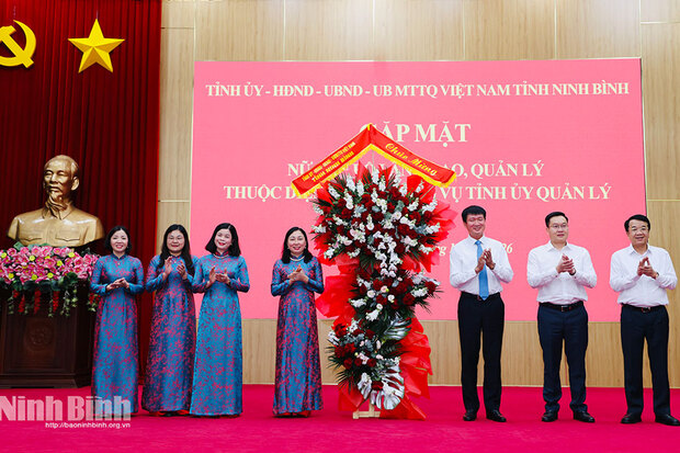 Gặp mặt nữ cán bộ lãnh đạo, quản lý thuộc diện Ban Thường vụ Tỉnh ủy quản lý nhân kỷ niệm Ngày Phụ nữ Việt Nam 20/10