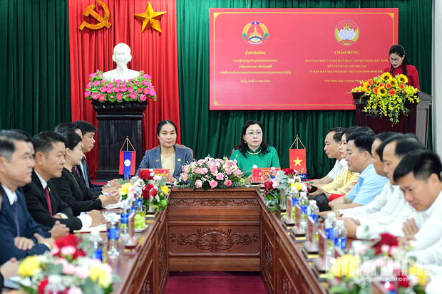 Ban Thường trực Ủy ban MTTQ Việt Nam tỉnh đón tiếp và làm việc với Đoàn cán bộ Mặt trận Lào đến nghiên cứu thực tế tại tỉnh Ninh Bình