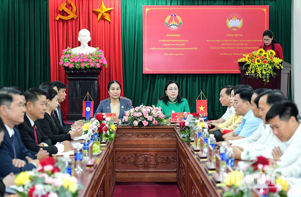Quang cảnh buổi làm việc.